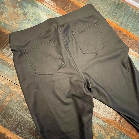 TORRID Full Length Signature Waist Faux Leather Pocket Legging NWOT - Picture 5 of 16